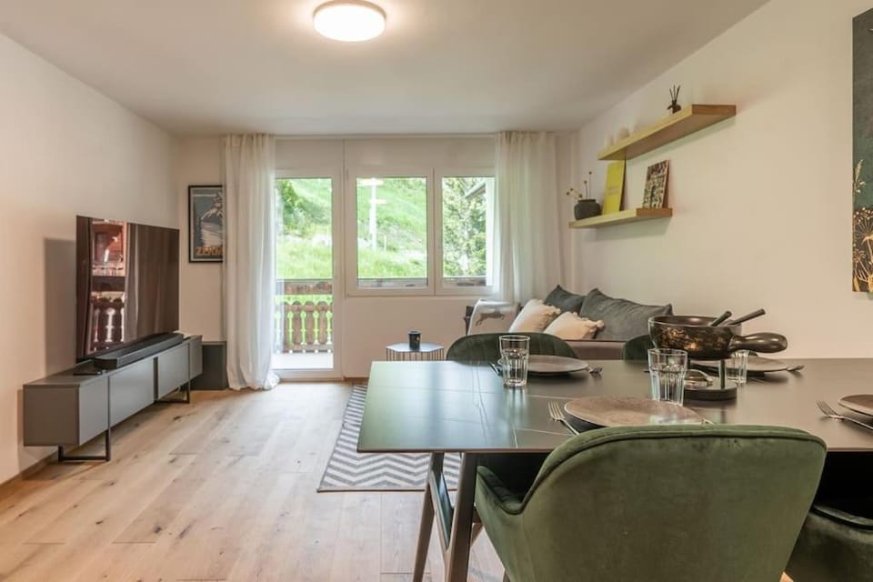 Living room, Dining area