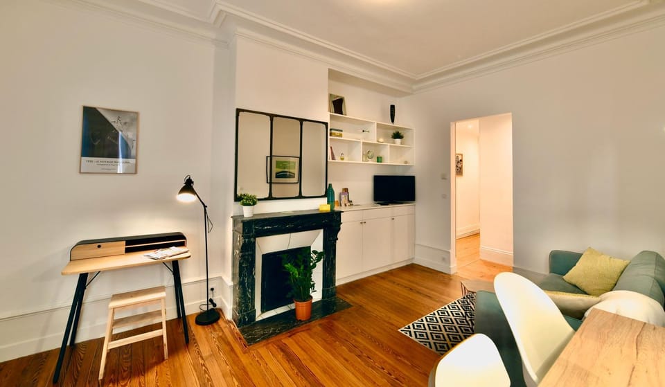 Nearby landmark, TV and multimedia, Kitchen or kitchenette, Living room, Seating area, Dining area, Beach, furniture, heating, internet, storage