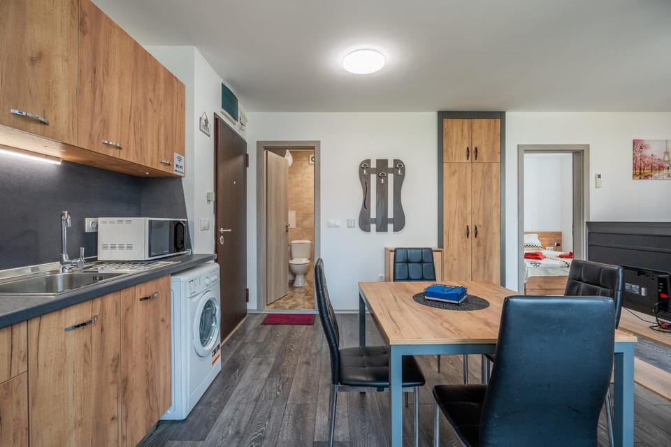 Kitchen or kitchenette, Dining area, dishwasher, minibar, oven, pet friendly, stove, toaster