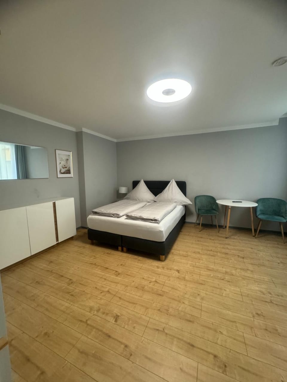 Photo of the whole room, Seating area, Bedroom