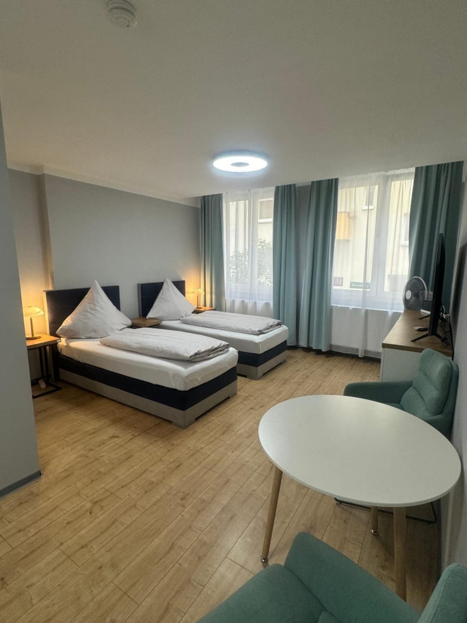 Photo of the whole room, Bedroom