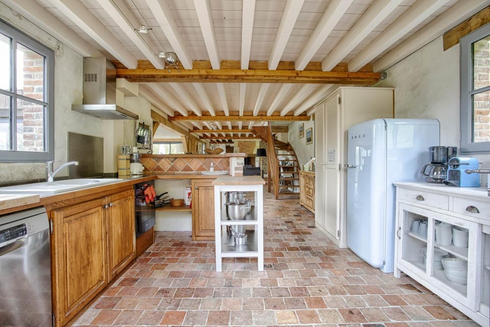 Kitchen or kitchenette, dishwasher, oven, stove