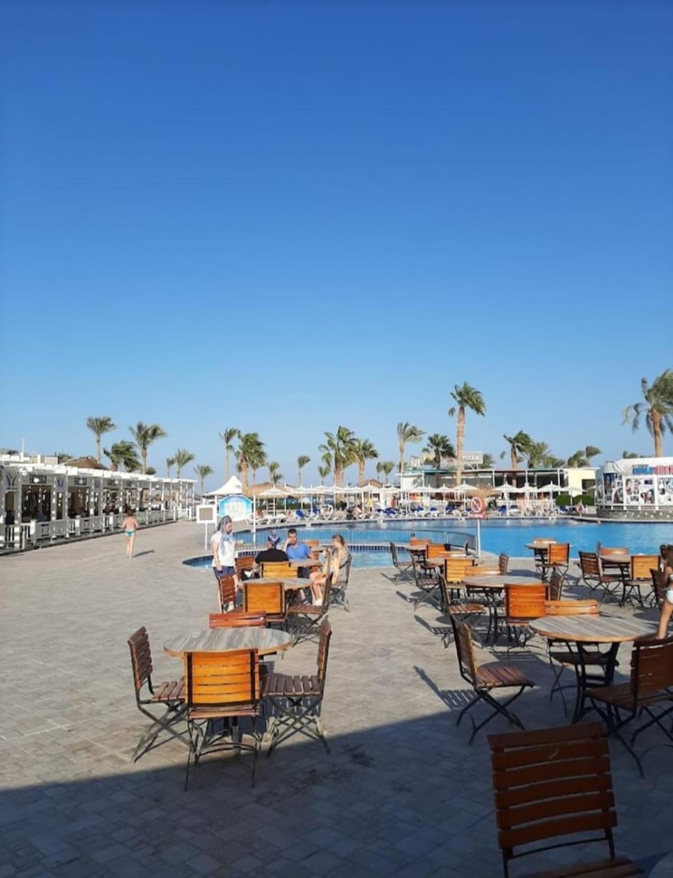 Restaurant/places to eat, Natural landscape, Pool view, Swimming pool