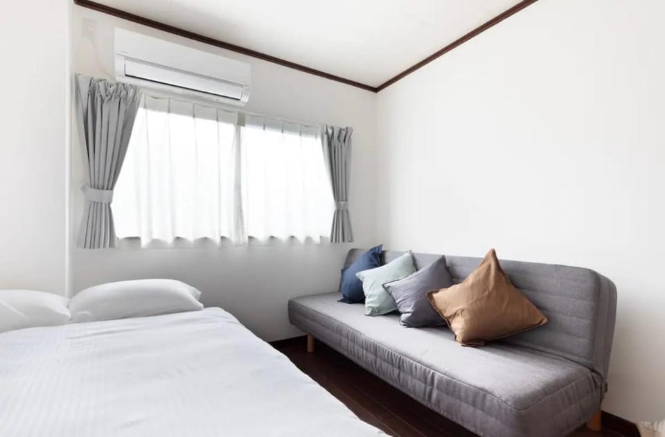 Bed, Seating area, Bedroom