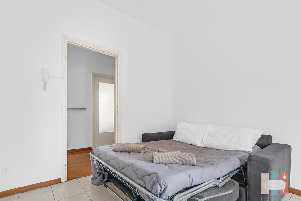 Bed, Living room