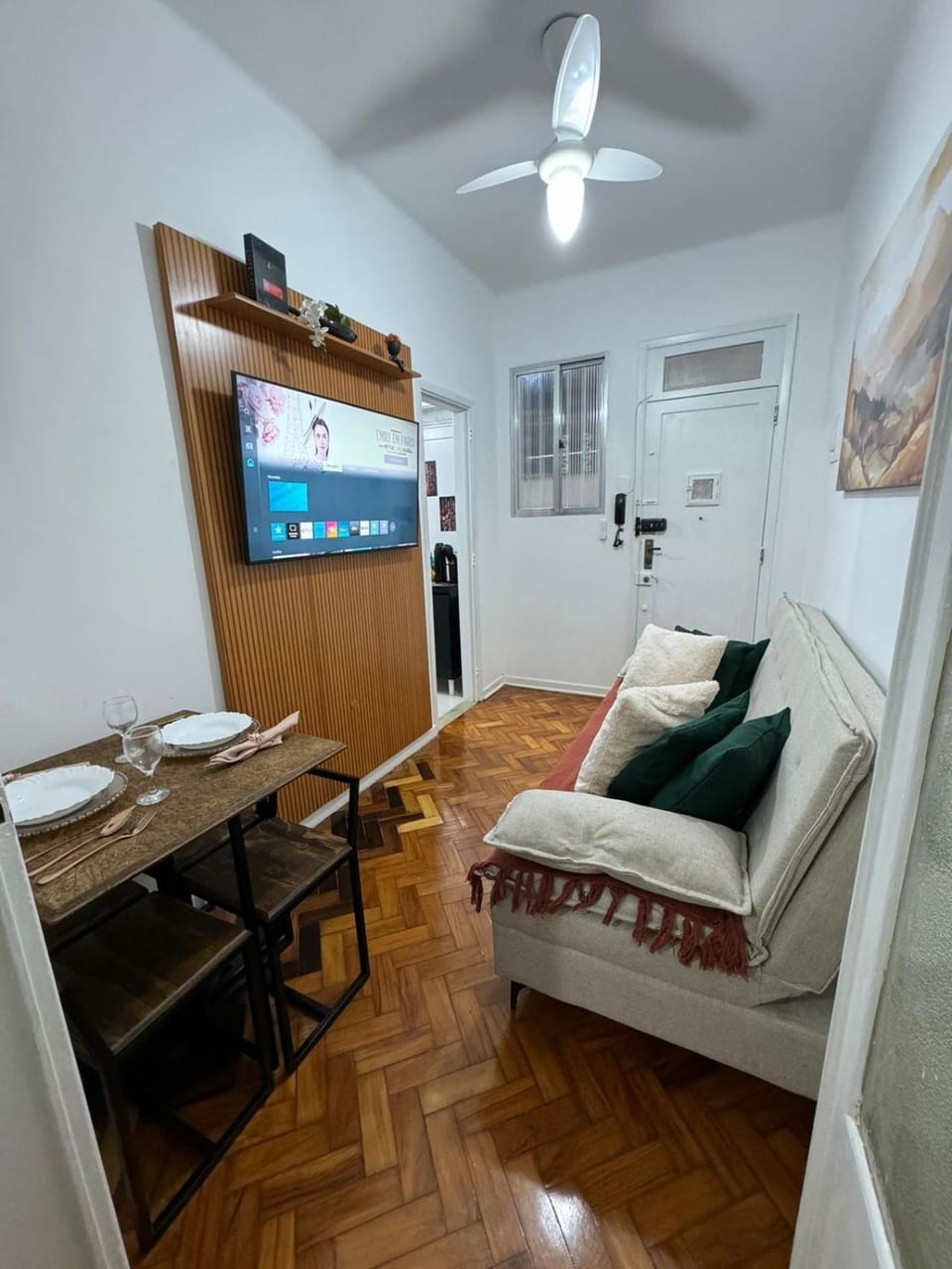 Seating area, Dining area