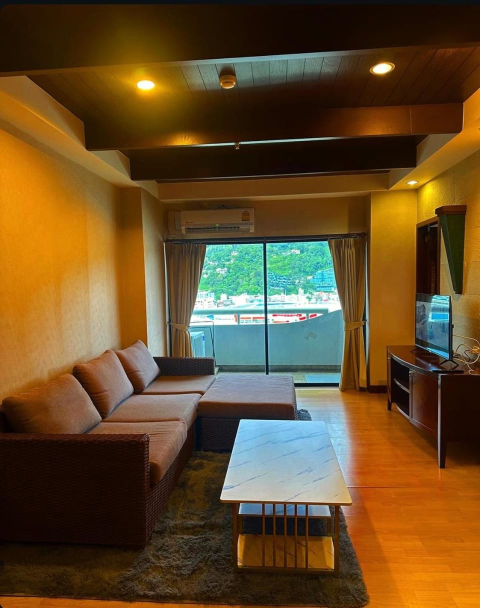 TV and multimedia, Living room, Photo of the whole room, Seating area, Evening entertainment
