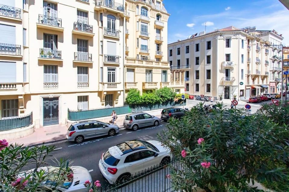 Cosy and hyper central Jean Medecin Apartment in Nice