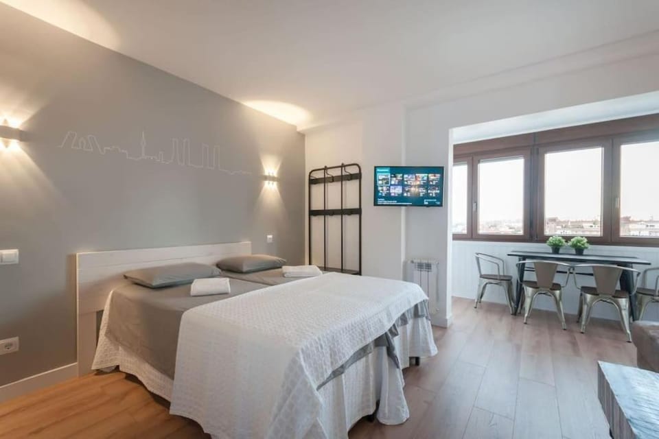 ººººCH Residential Area Modern City Views WiFi ACºººº Apartment in Madrid