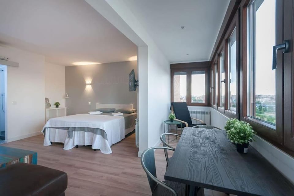 ººººCH Residential Area Modern City Views WiFi ACºººº Apartment in Madrid