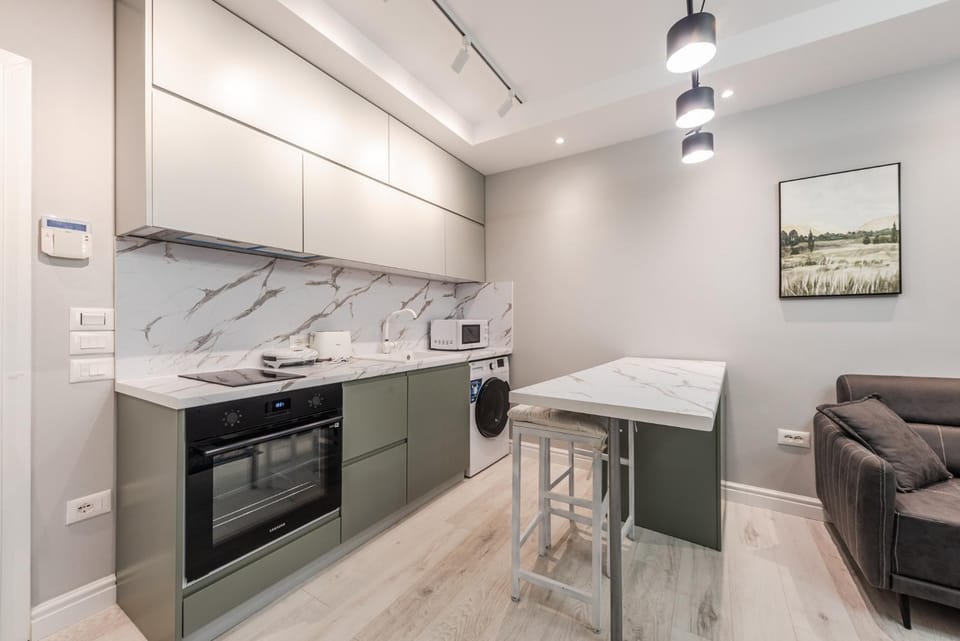 Kitchen or kitchenette, Dining area, minibar, stove