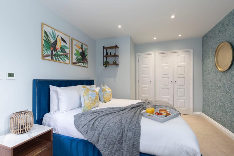 Elliot Oliver - Charming One Bedroom Apartment With Parking in The Docks Apartment in Gloucester