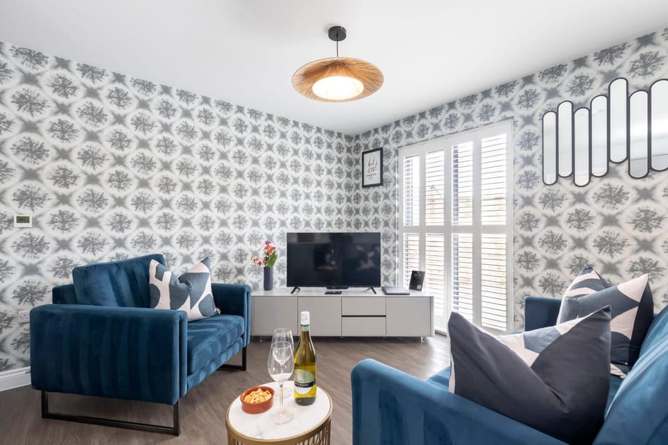 Elliot Oliver - Charming One Bedroom Apartment With Parking in The Docks Apartment in Gloucester