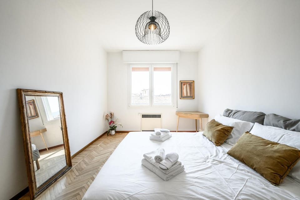 Bed, Bedroom, towels, wardrobe