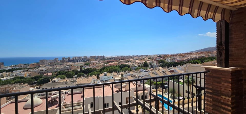 View (from property/room), Balcony/Terrace, City view, Sea view
