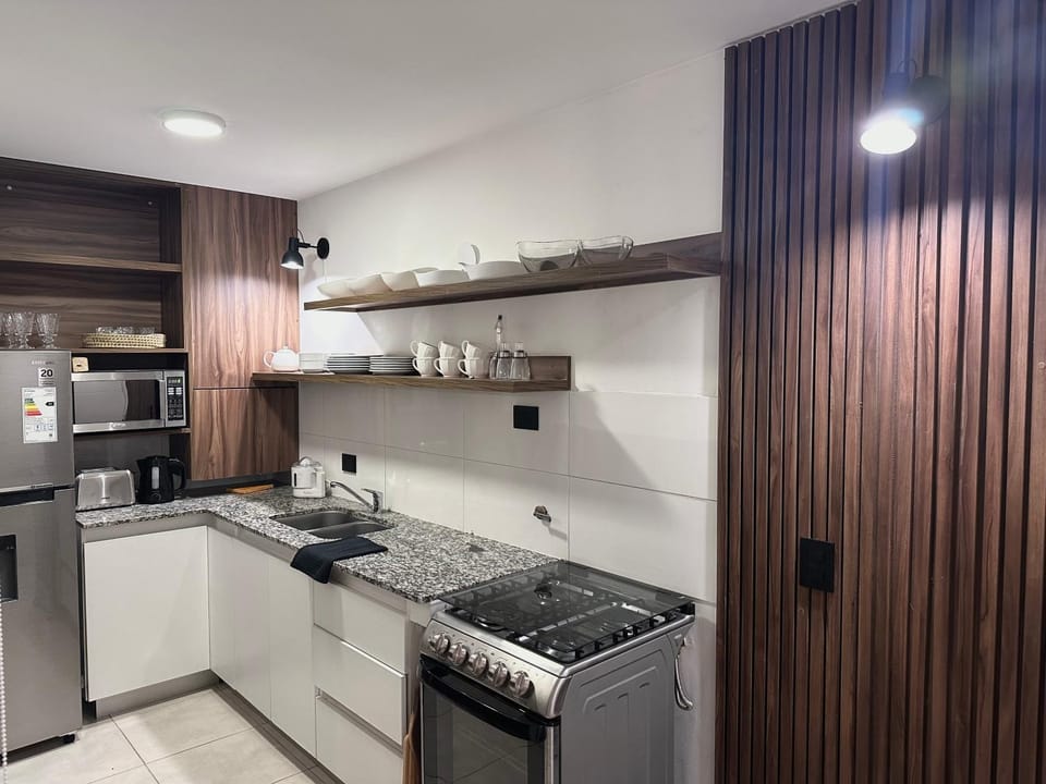 Kitchen or kitchenette, minibar, oven, toaster
