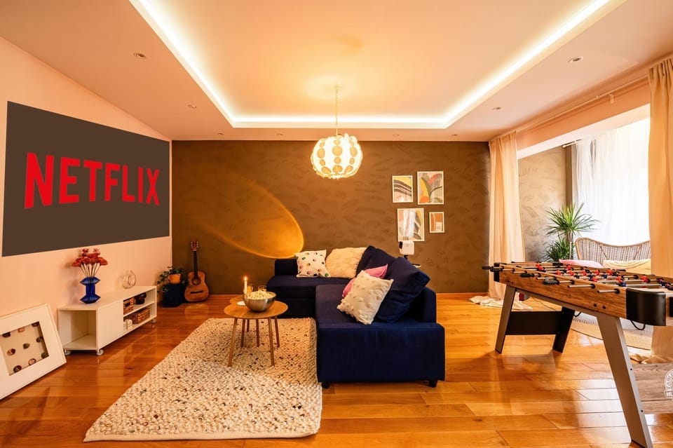 TV and multimedia, Living room, Seating area, air conditioner