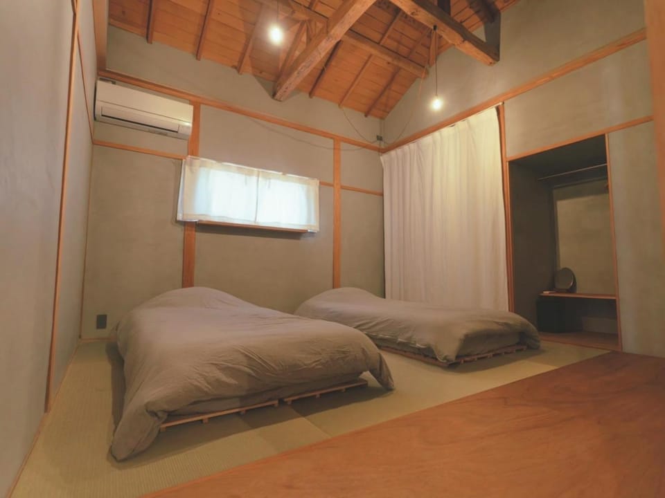 Bedroom, air conditioner