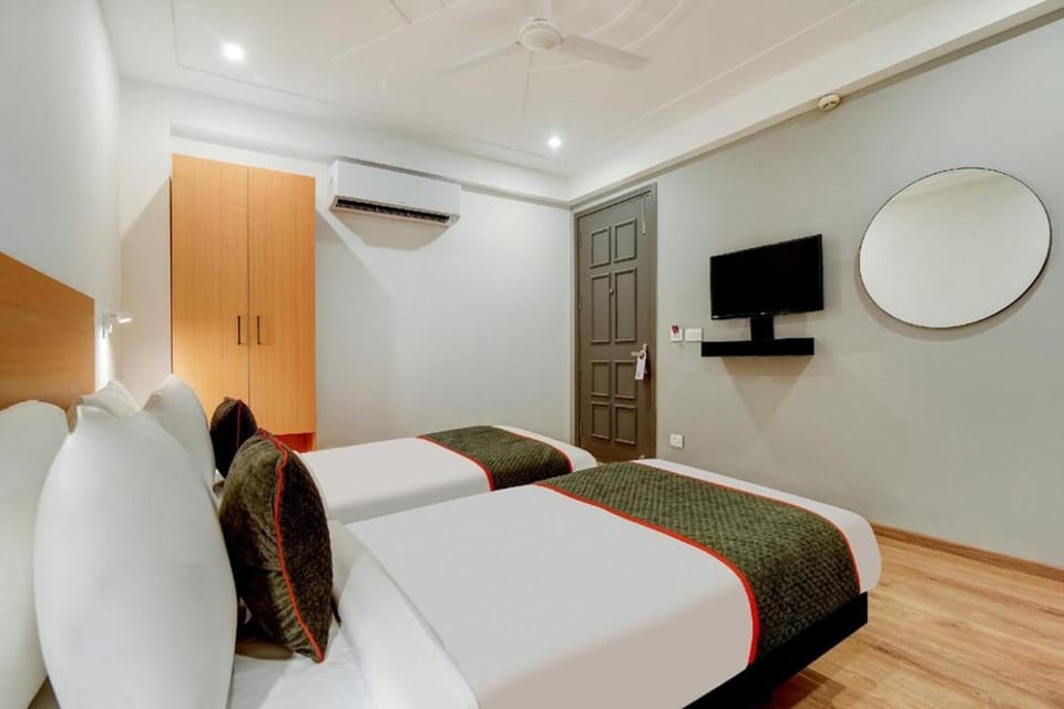 Bed, TV and multimedia, Bedroom, air conditioner