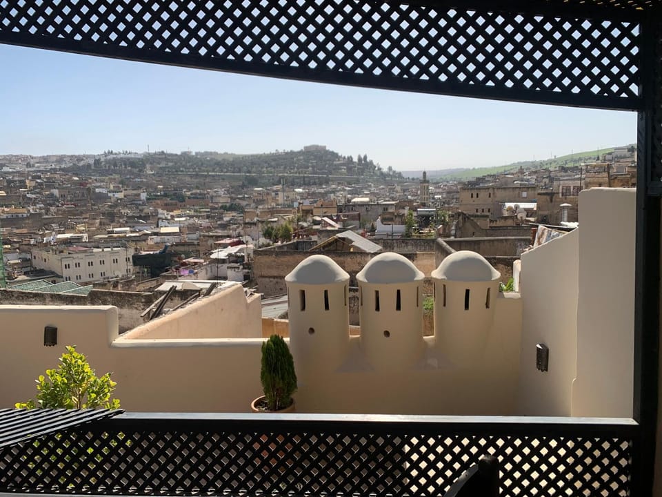 Balcony/Terrace, City view, Mountain view