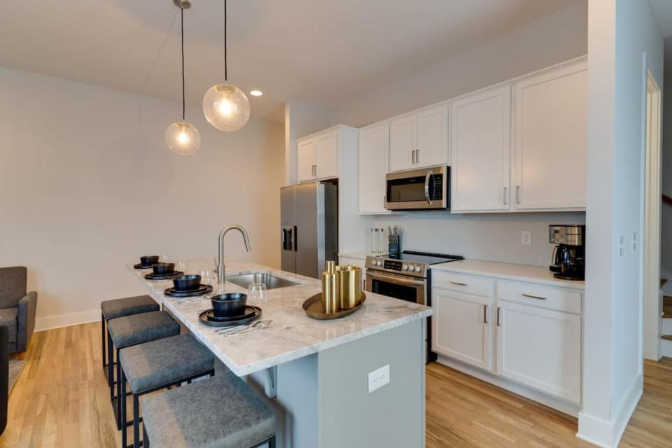 Kitchen or kitchenette, kitchen