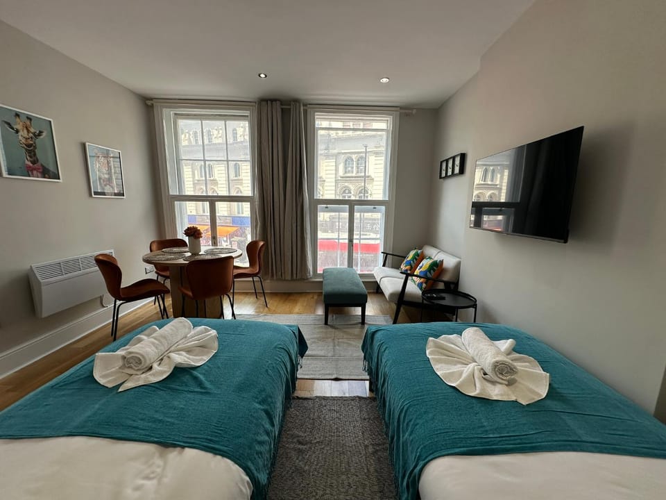 Communal lounge/ TV room, Bed, Living room, Photo of the whole room, Seating area, Evening entertainment, Bedroom, towels