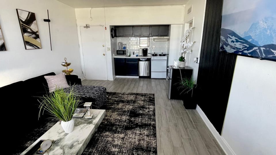 Luxe Skyrise Condo Downtown Jax Apartment in Jacksonville