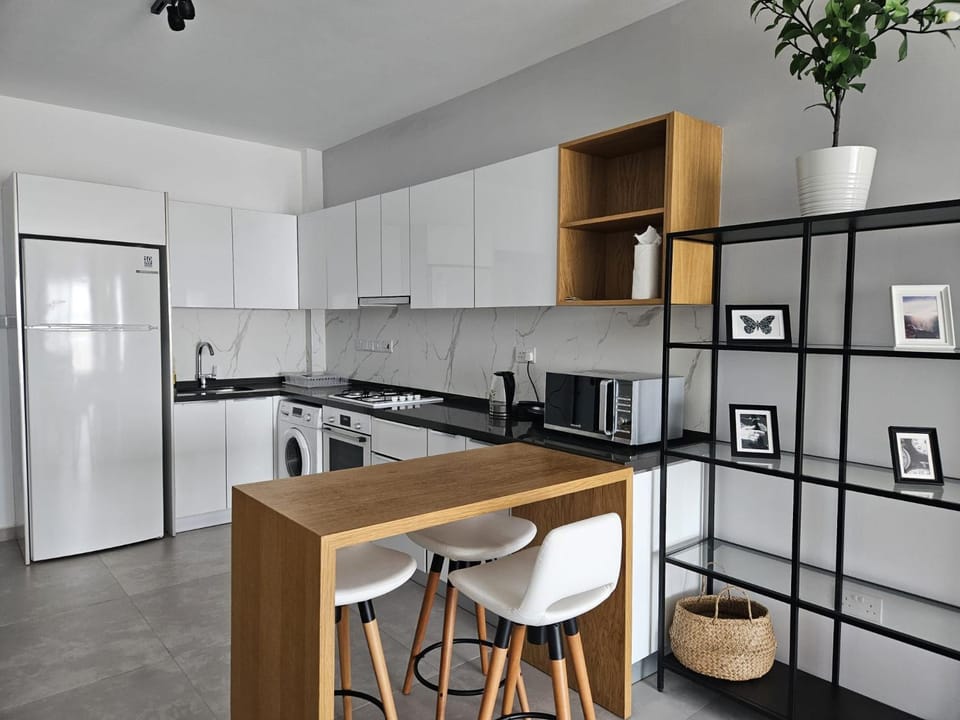 Kitchen or kitchenette, Dining area, minibar, oven, pet friendly, stove