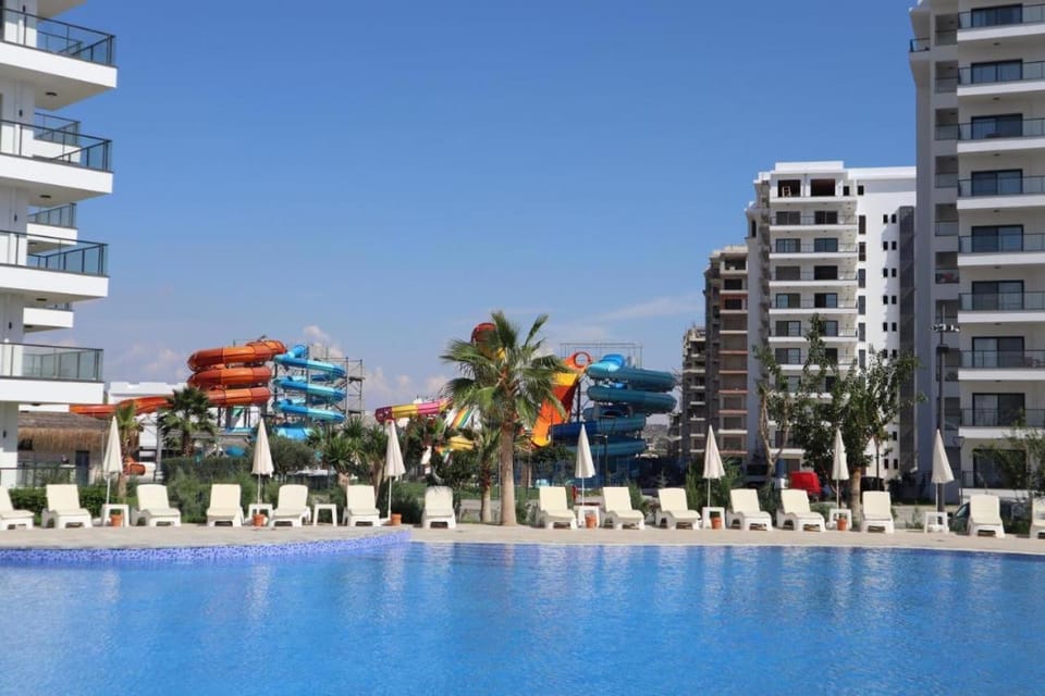 Property building, Communal lounge/ TV room, Day, Evening entertainment, City view, Pool view, Swimming pool
