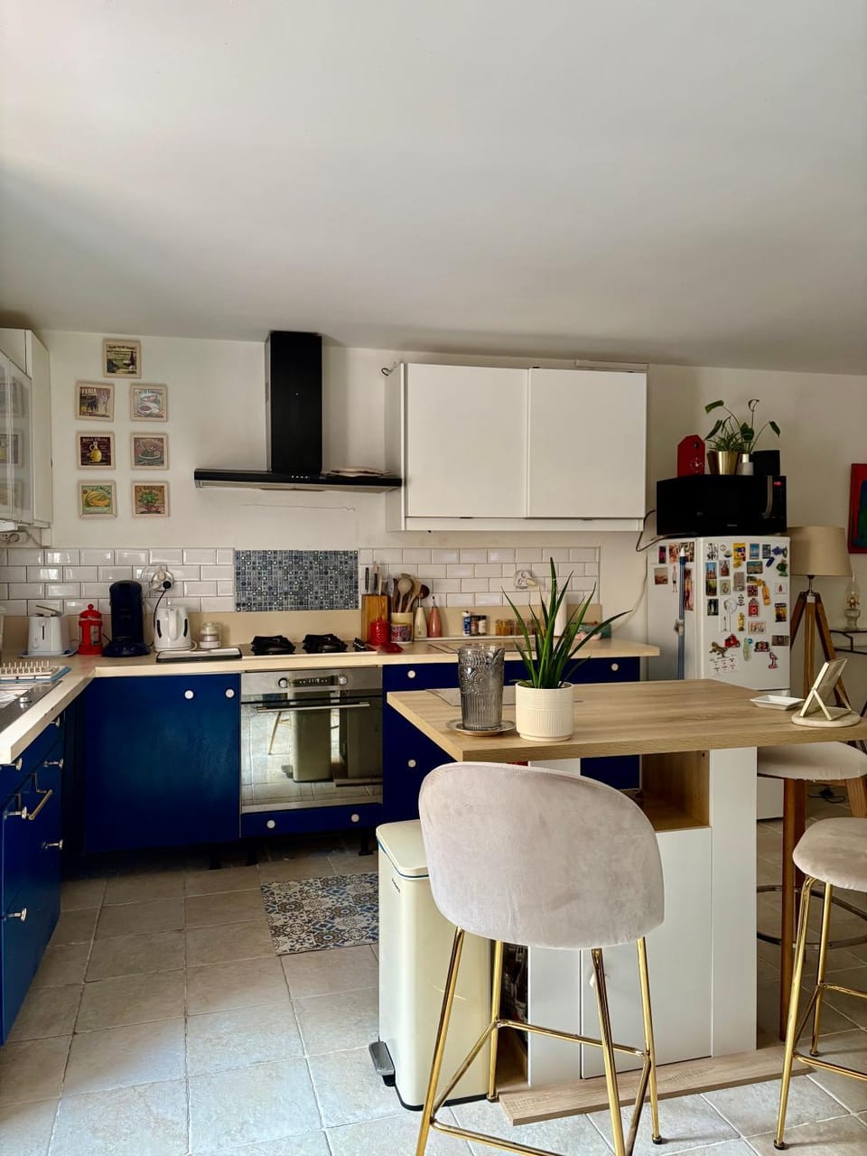 Dining area, kitchen