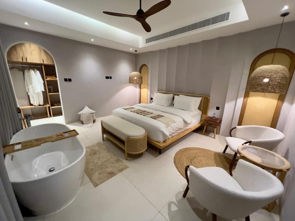 Bed, Photo of the whole room, Bedroom, Bath