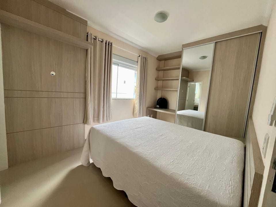 Photo of the whole room, Bedroom, air conditioner