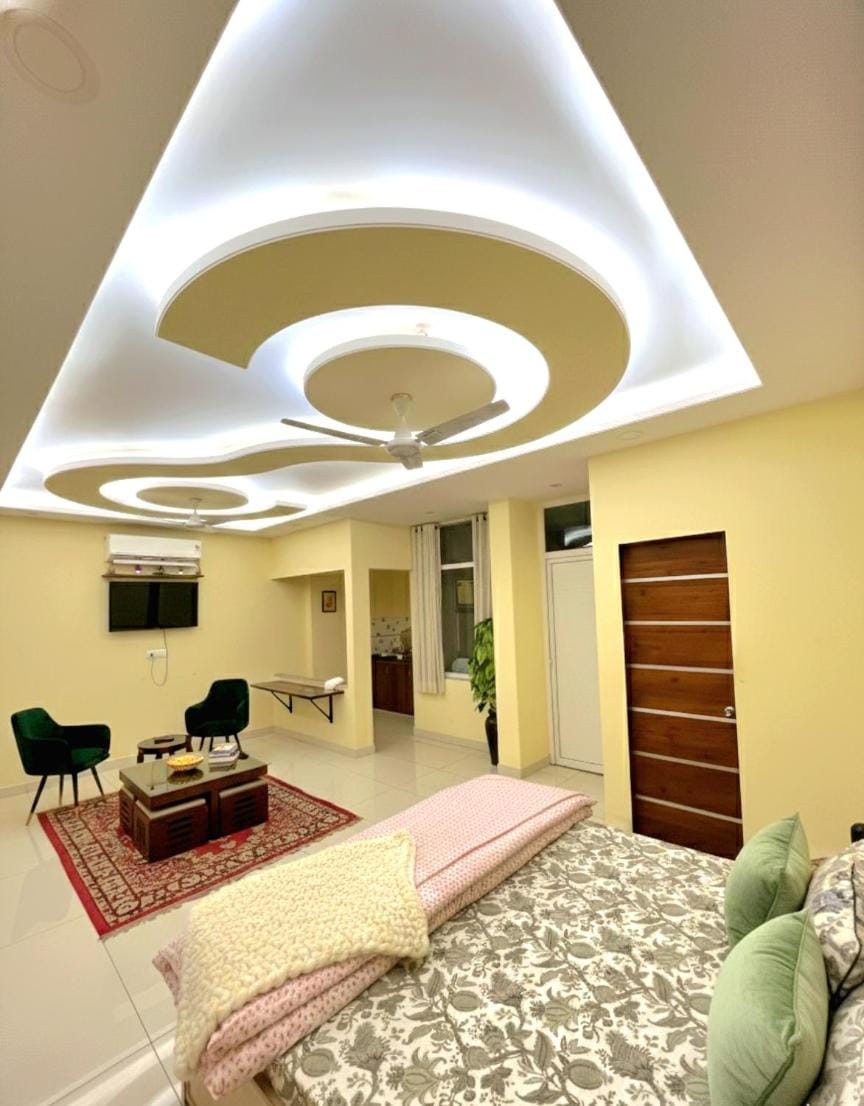 TV and multimedia, Living room, Seating area, air conditioner