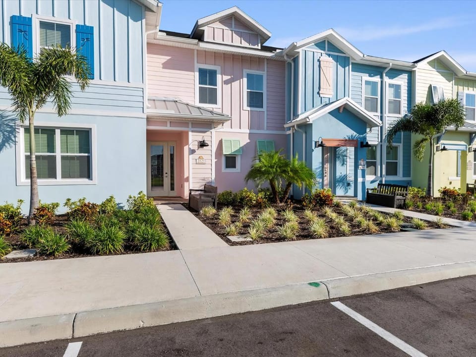 Property building, Day, Parking