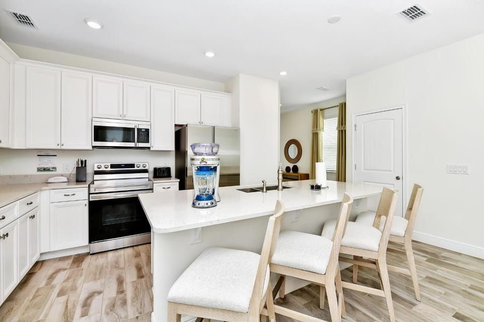 Kitchen or kitchenette, Seating area, dishwasher, microwave, oven, stove, toaster