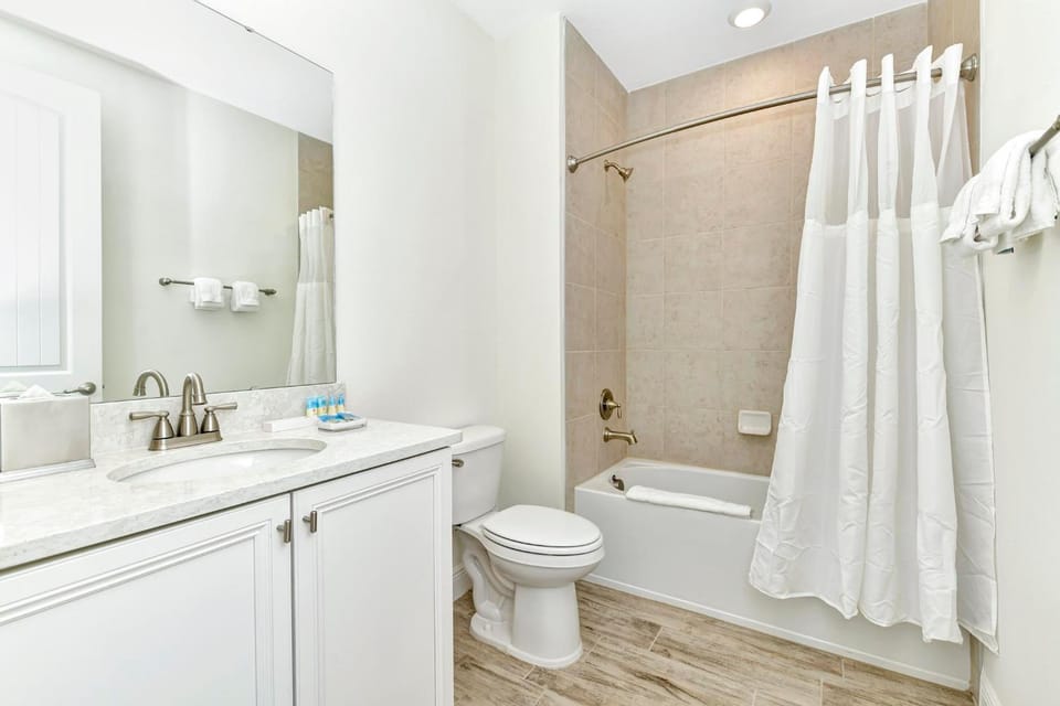 Shower, Toilet, Bathroom, Bath