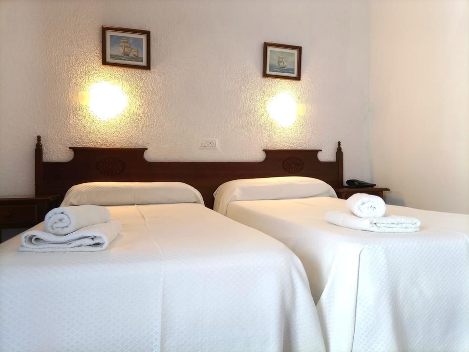 Bedroom, towels