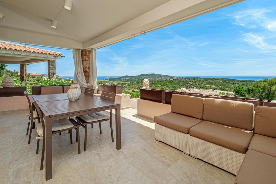 Property building, Balcony/Terrace, Living room