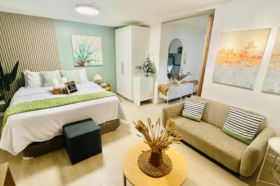 Deluxe - Family Room 1BR with Queen Bed & Beach View Apartment in Calabarzon