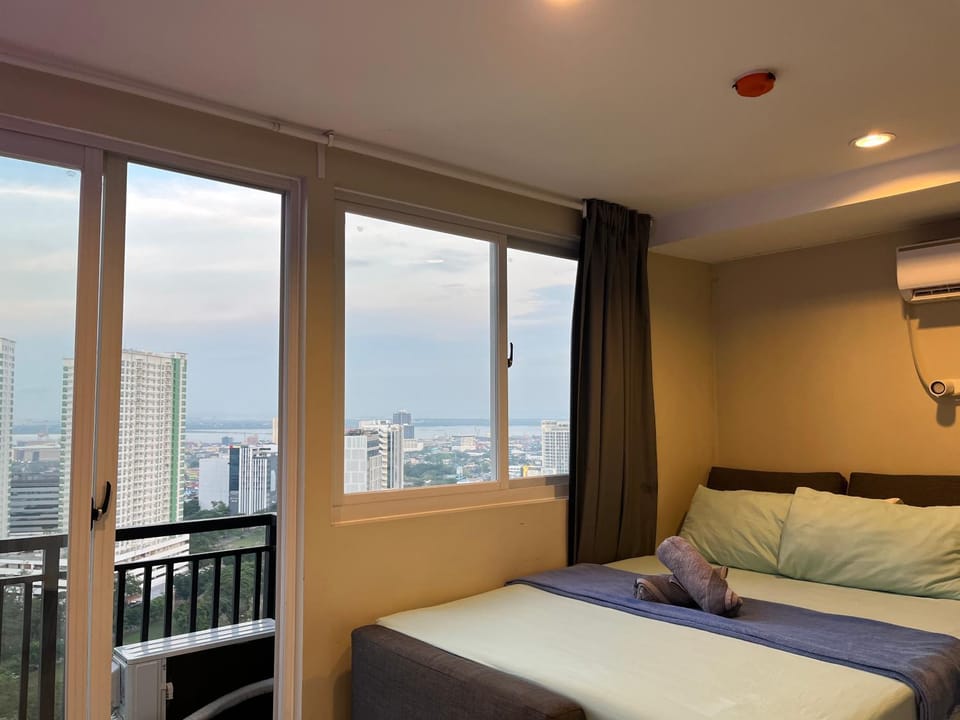 Sea View Studio near Ayala Mall with Pool and Fast WiFi Apartment in Lapu-Lapu City