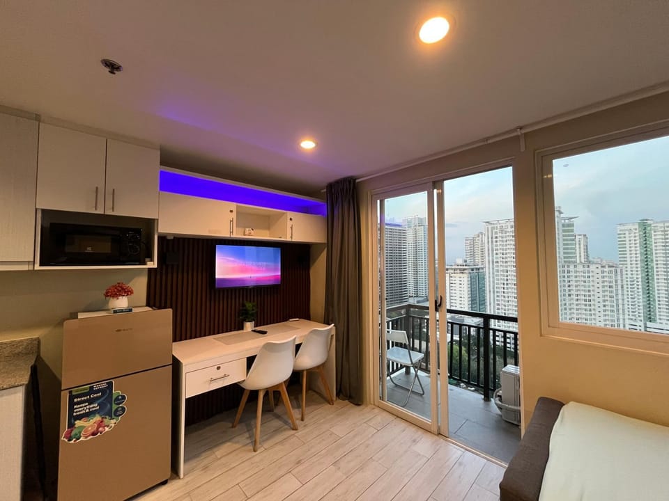 Sea View Studio near Ayala Mall with Pool and Fast WiFi Apartment in Lapu-Lapu City