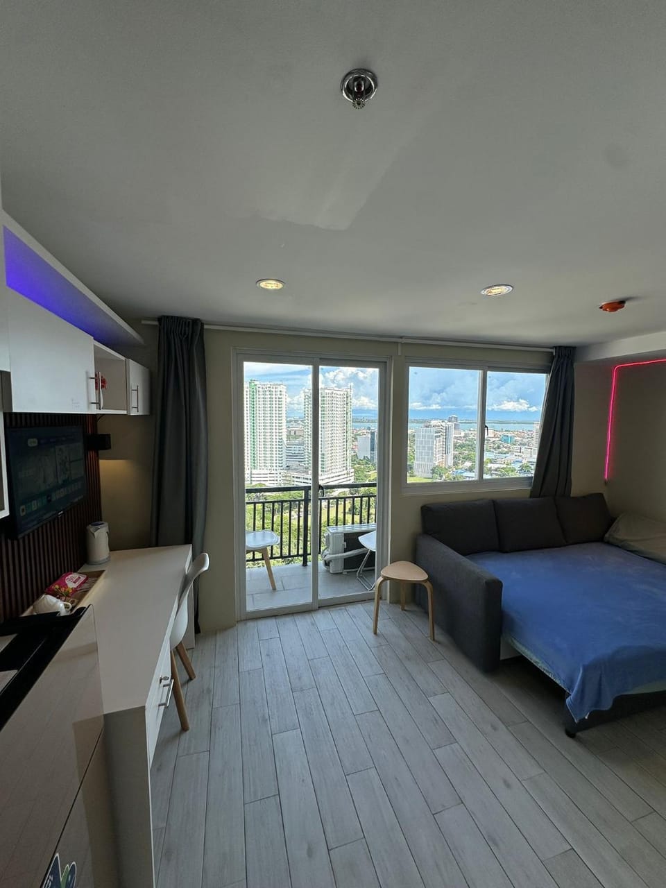 Bed, View (from property/room), Balcony/Terrace, Photo of the whole room, Bedroom