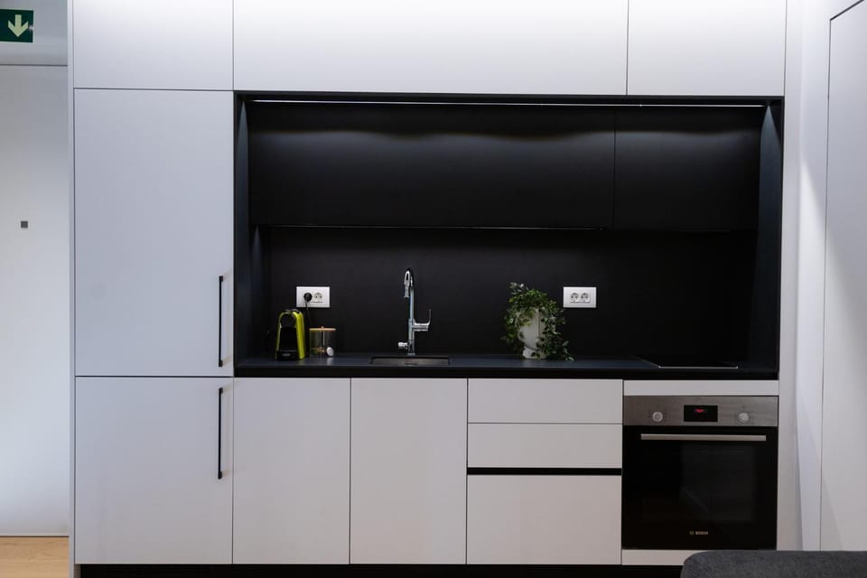 Coffee/tea facilities, Kitchen or kitchenette, dishwasher, oven, stove, stove, kitchen, kitchen