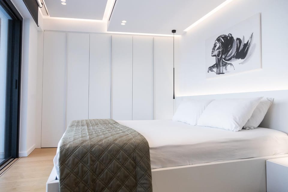 Bed, View (from property/room), Photo of the whole room, Decorative detail, Decorative detail, Bedroom, Inner courtyard view