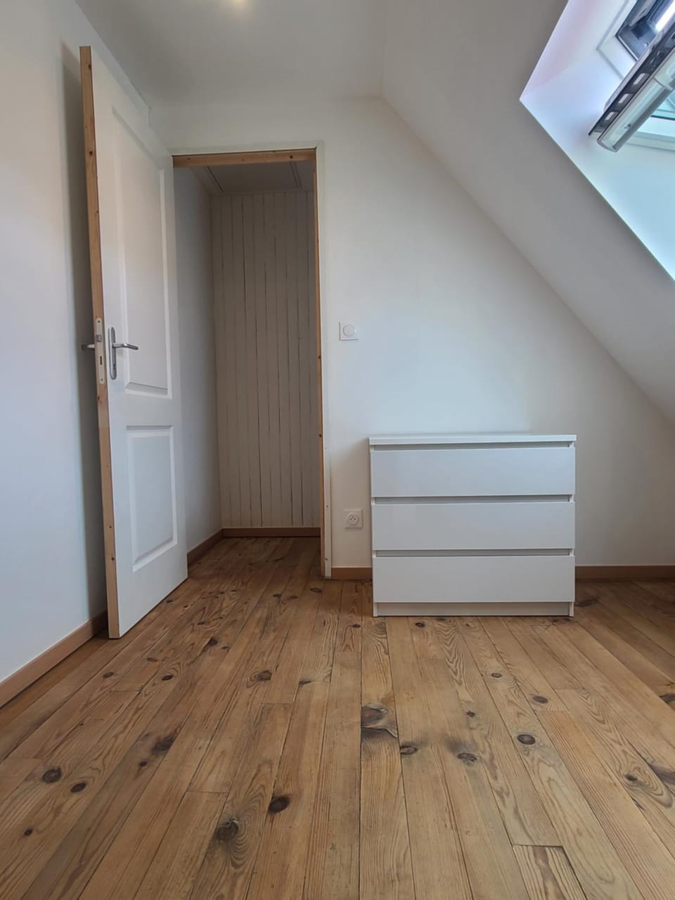 Bedroom, wardrobe