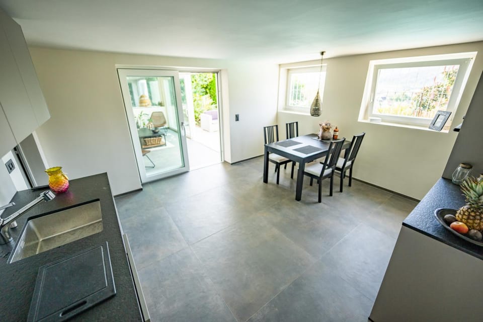 Dining area, kitchen
