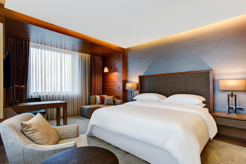 Bed, Seating area