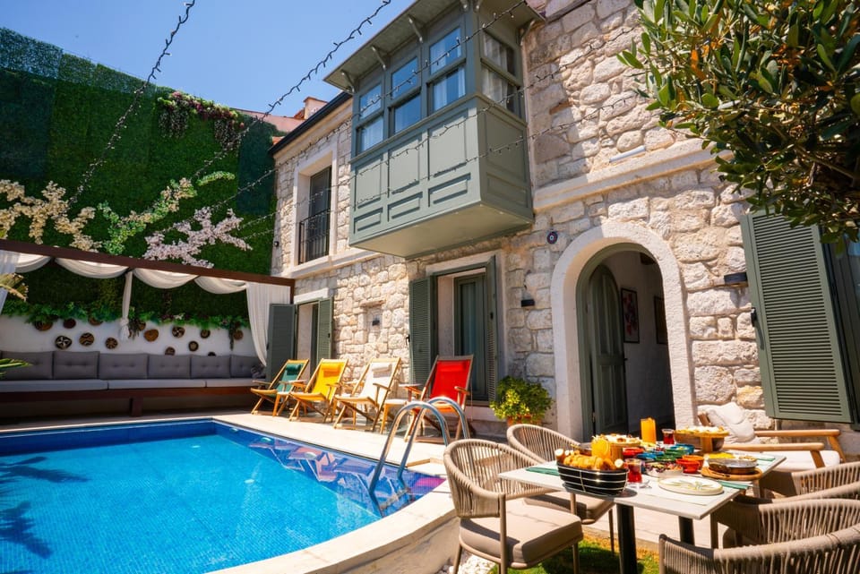 Property building, Pool view, Swimming pool, sunbed