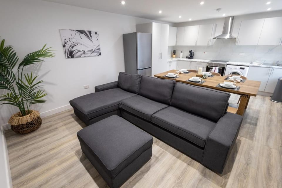 Watford 3-Bed - Sleeps 8 - Near Harry Potter Bus Apartment in Watford