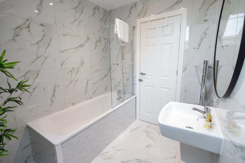 Shower, Bath, towels